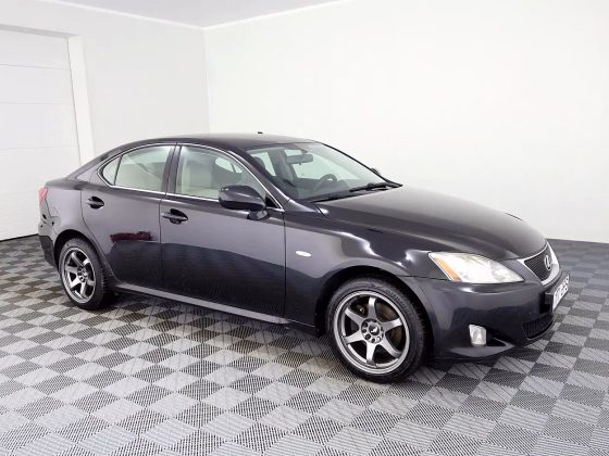 Lexus IS 220