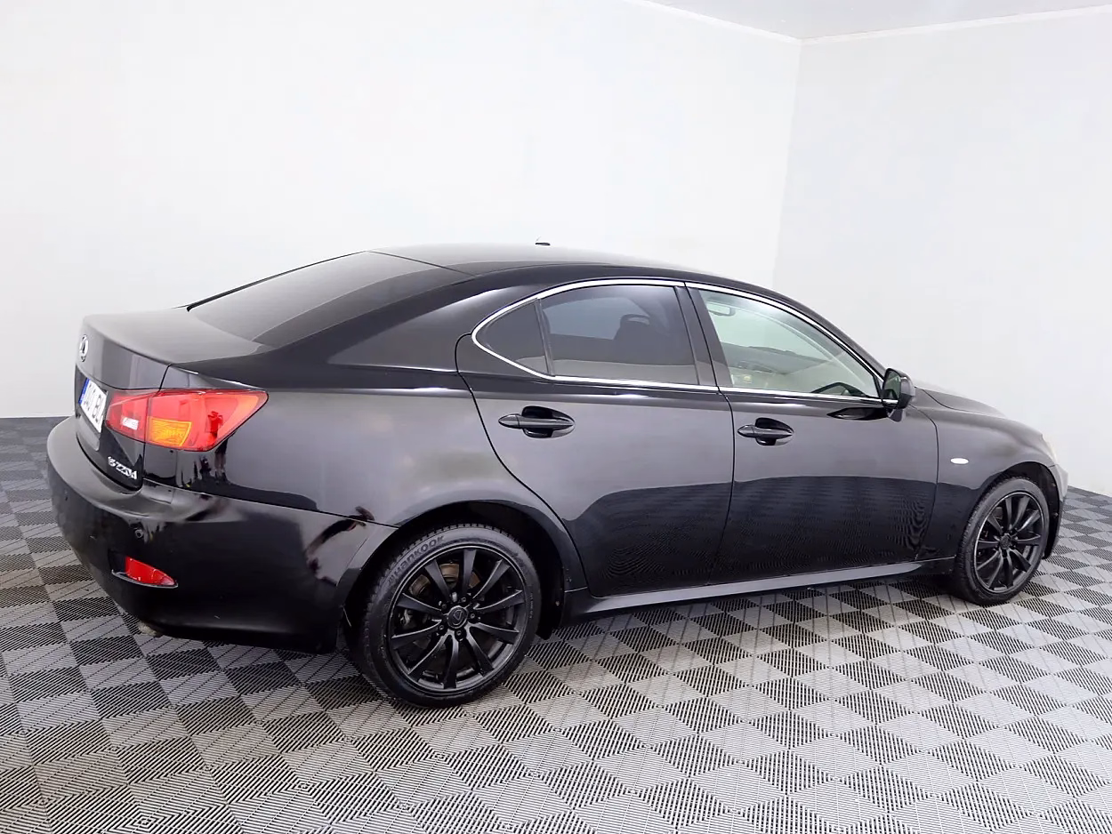 Lexus IS 220