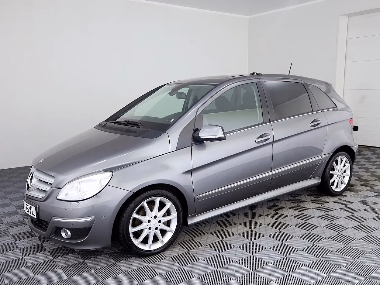 Mercedes-Benz B 180