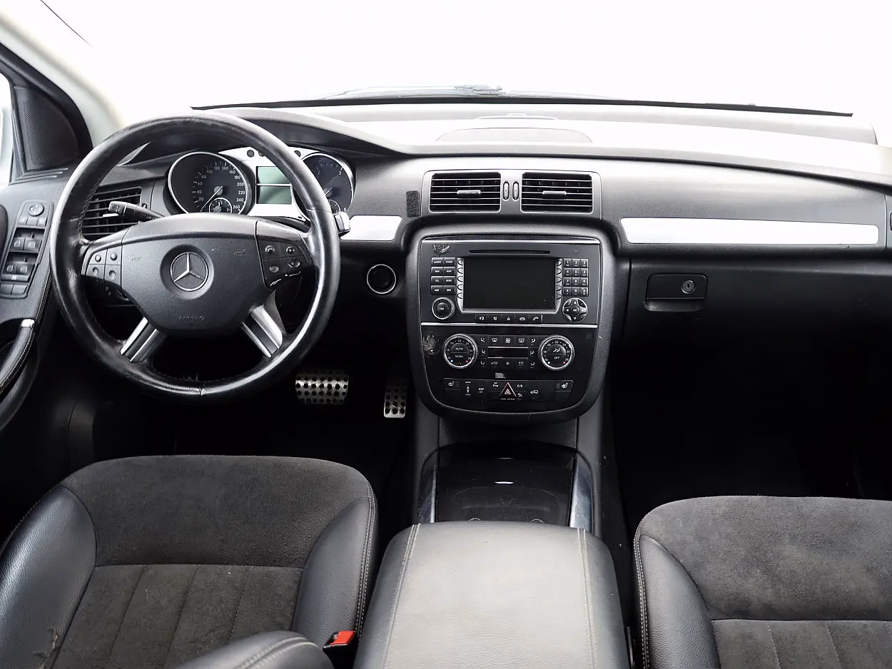 Mercedes-Benz R 320