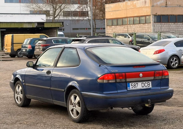 Saab 900