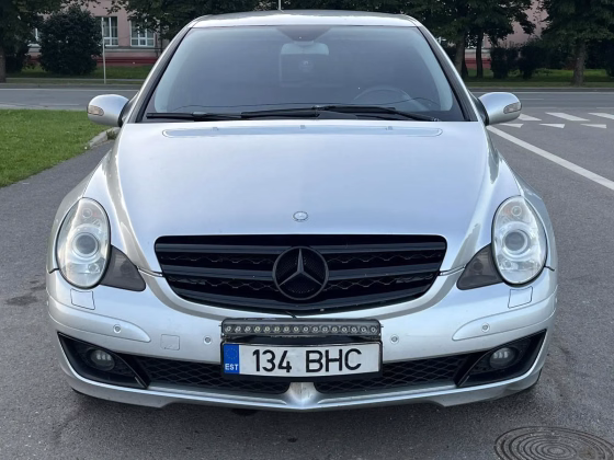 Mercedes-Benz R 320