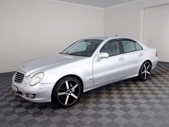 Mercedes-Benz E 280