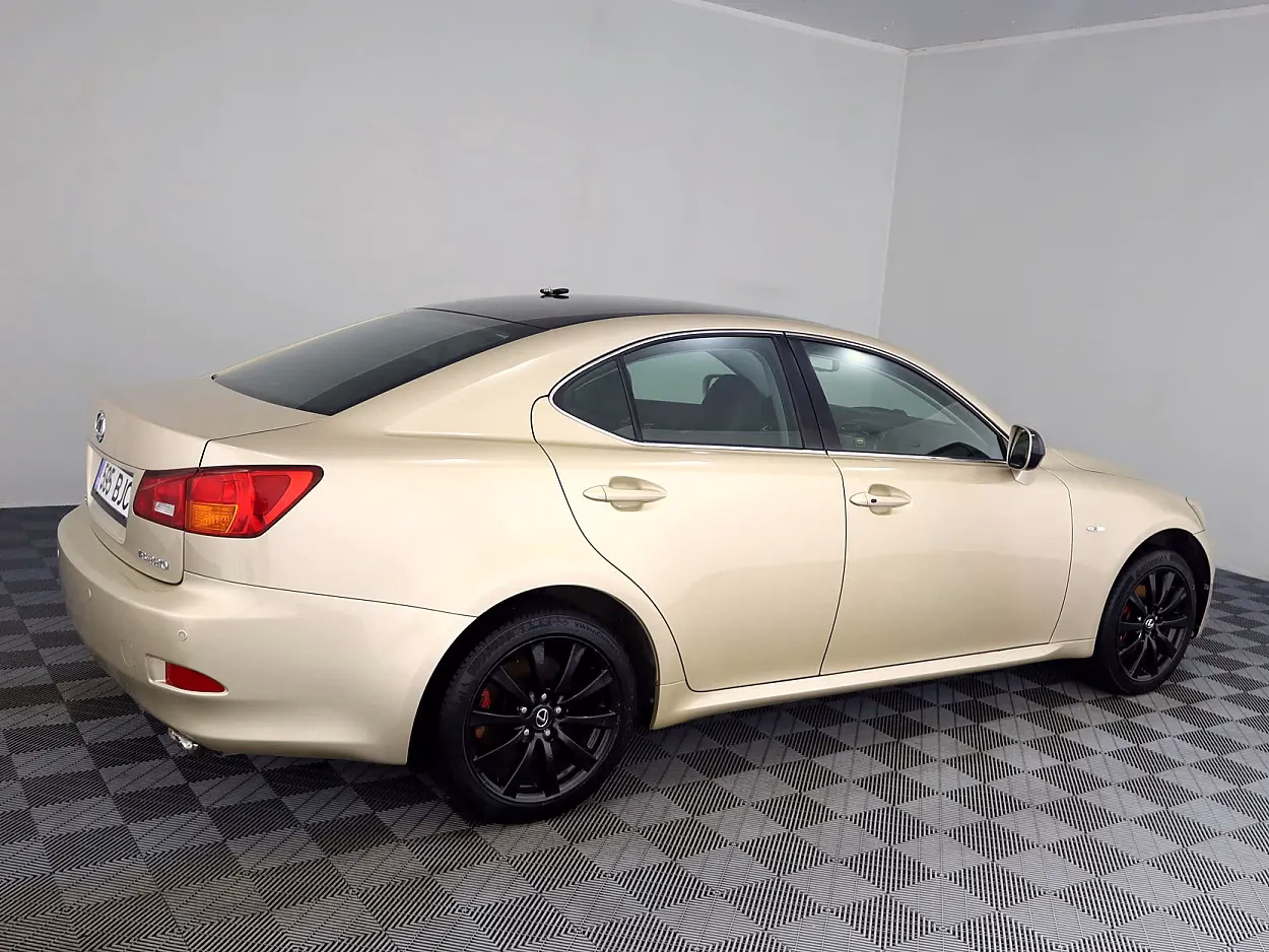 Lexus IS 220