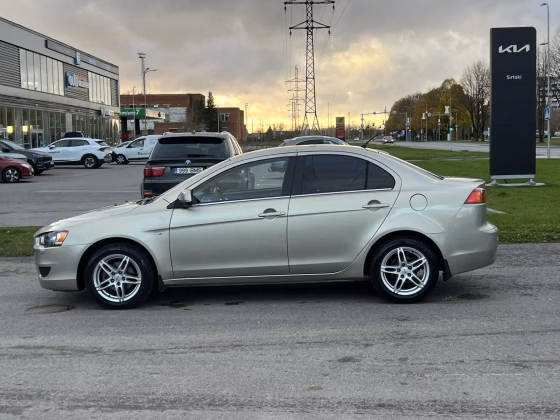 Mitsubishi Lancer