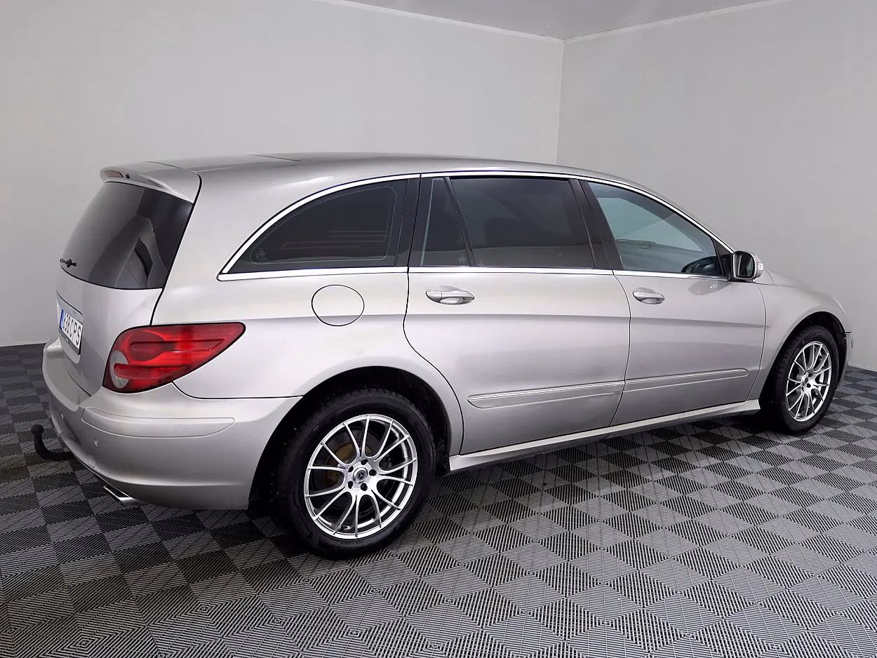 Mercedes-Benz R 320