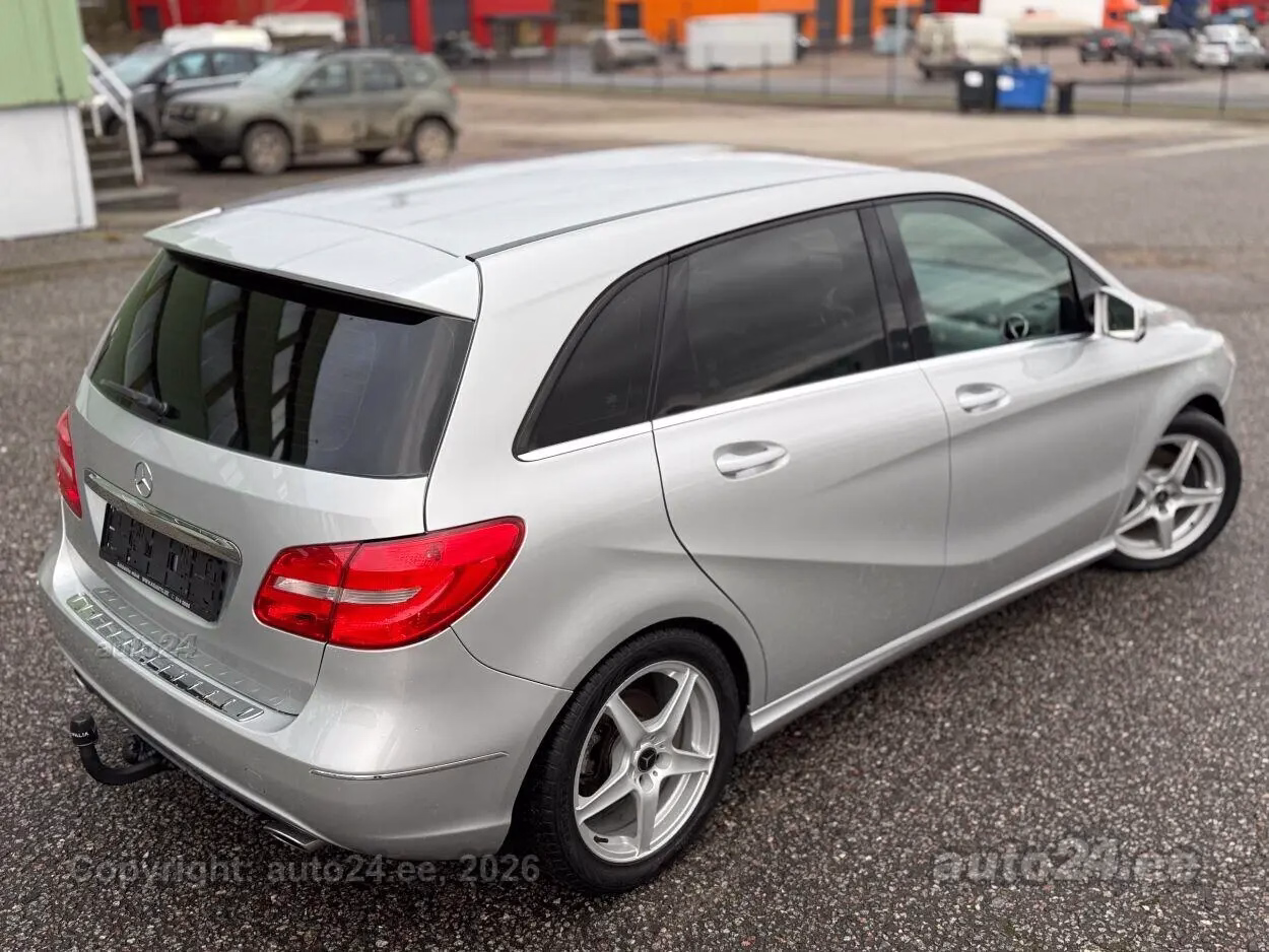 Mercedes-Benz B 180