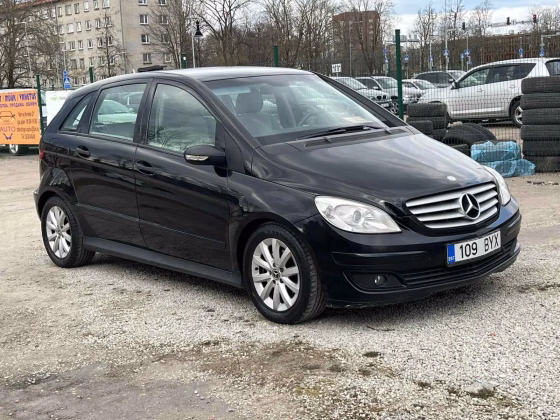Mercedes-Benz B 180