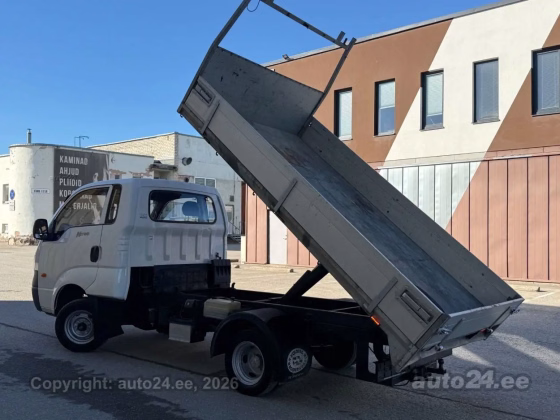 Kia K2700