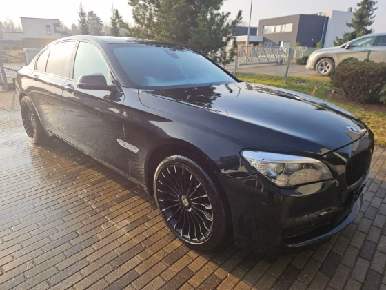 BMW 730