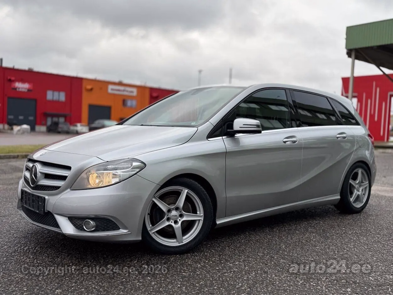 Mercedes-Benz B 180