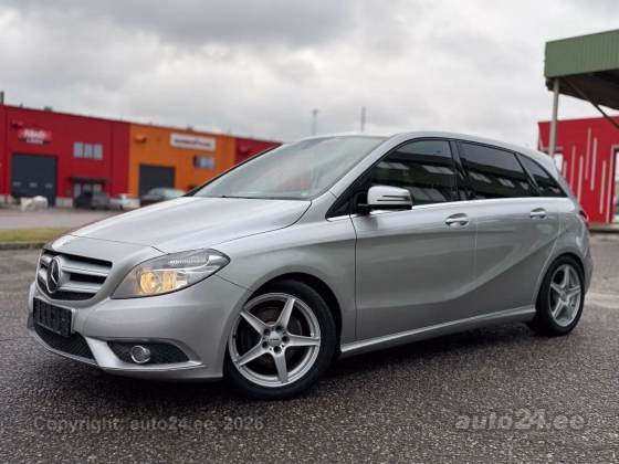 Mercedes-Benz B 180