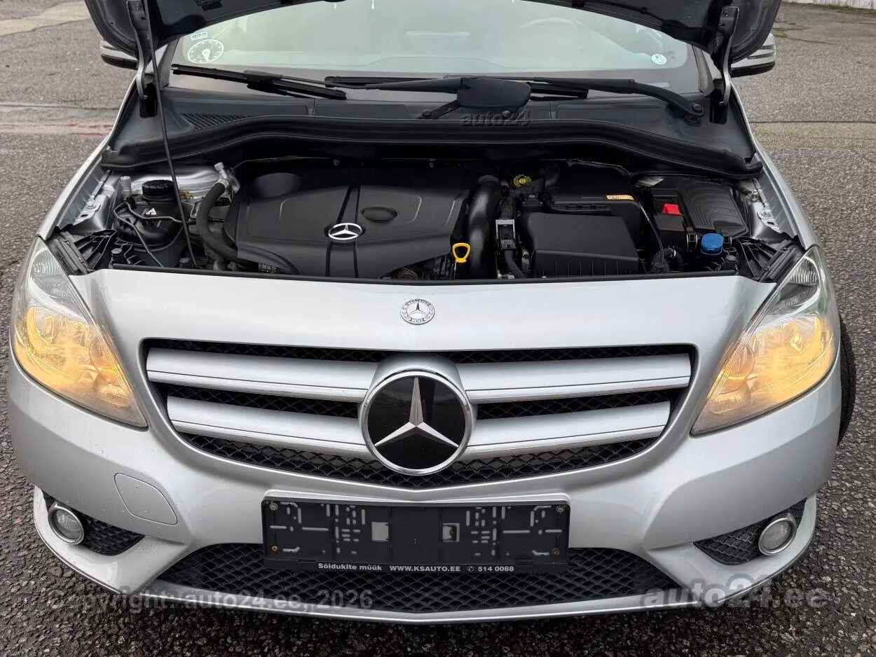 Mercedes-Benz B 180