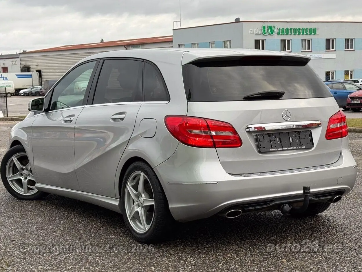 Mercedes-Benz B 180