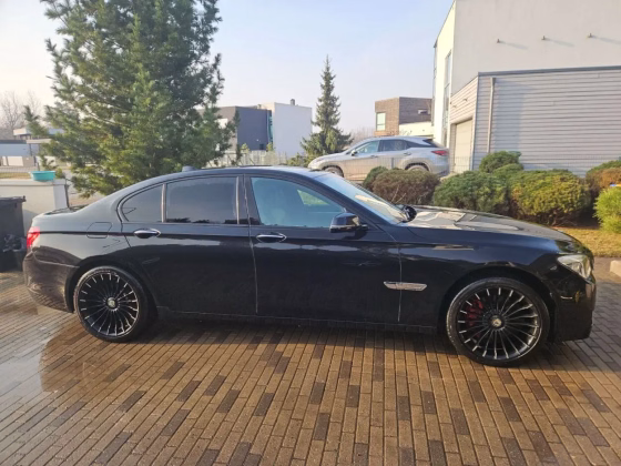 BMW 730