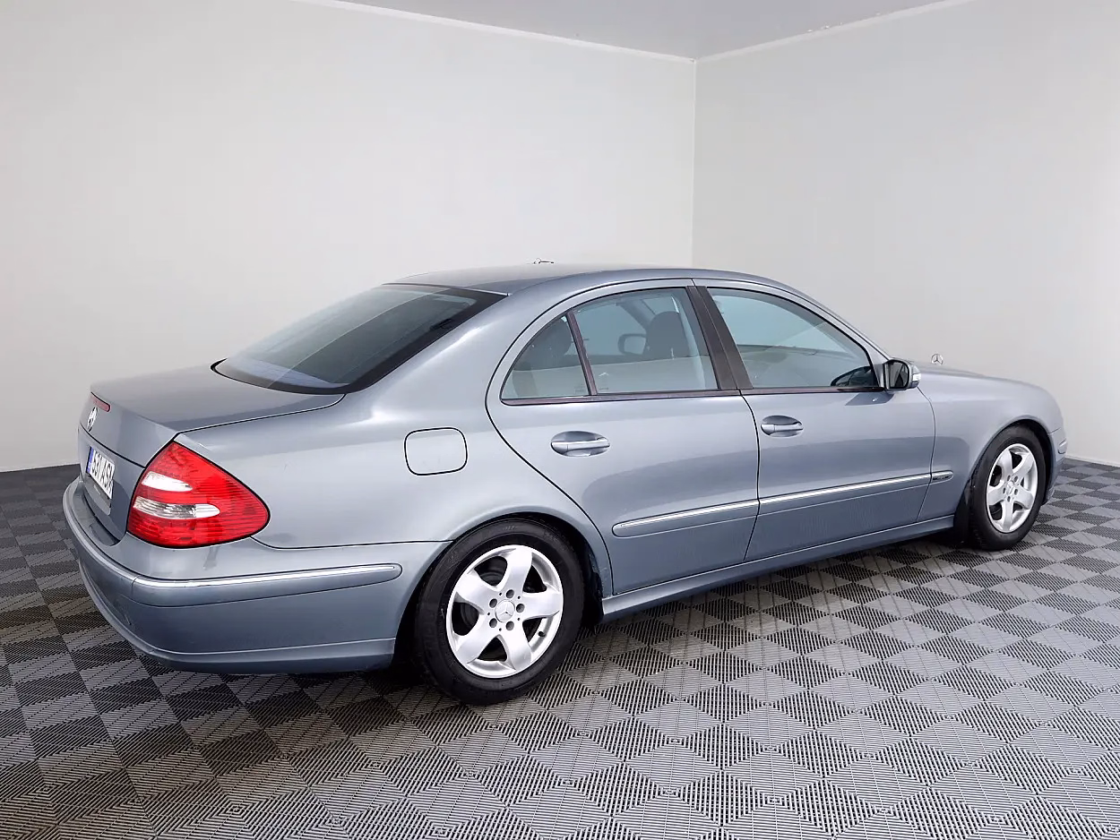 Mercedes-Benz E 200