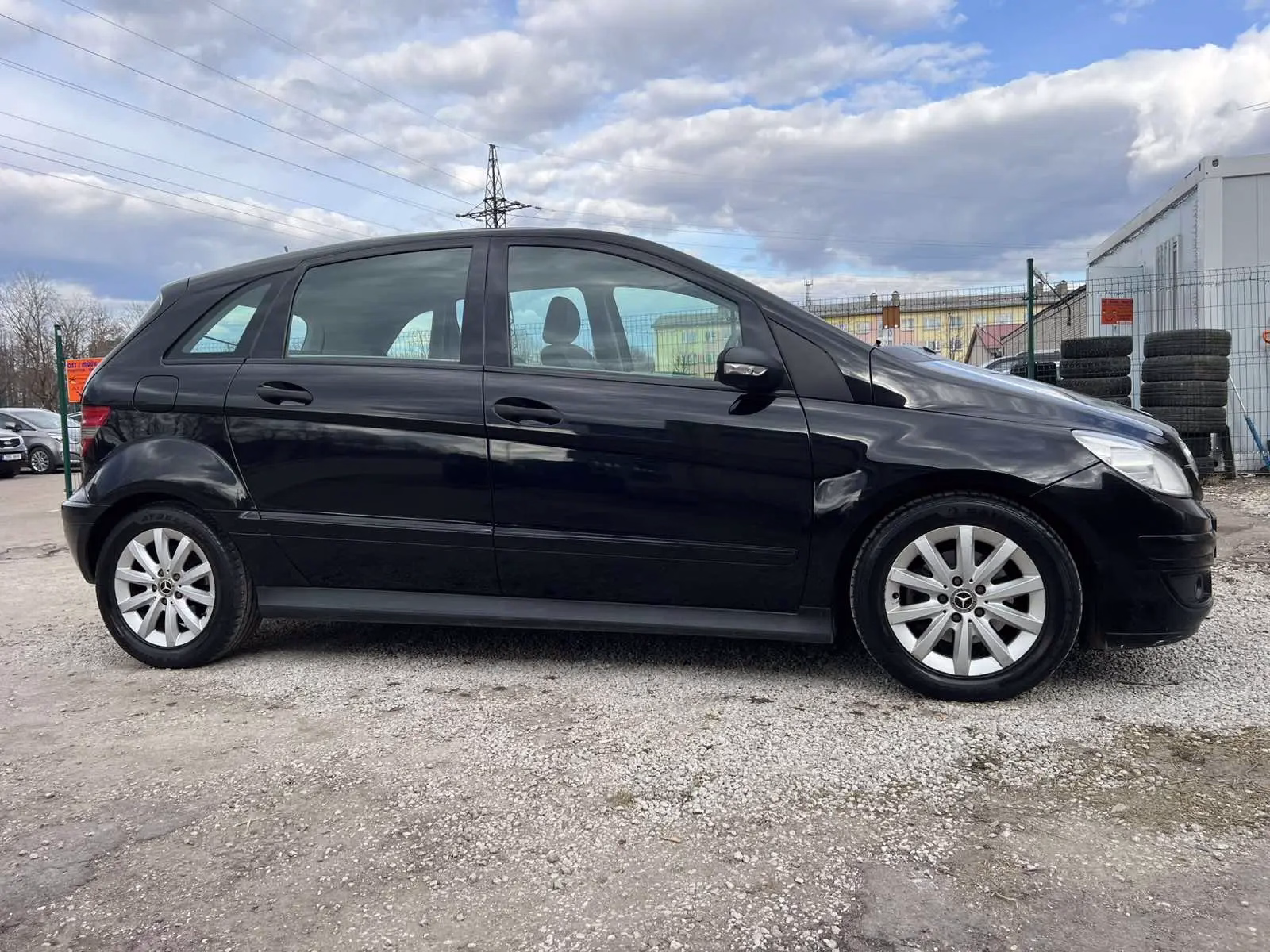 Mercedes-Benz B 180
