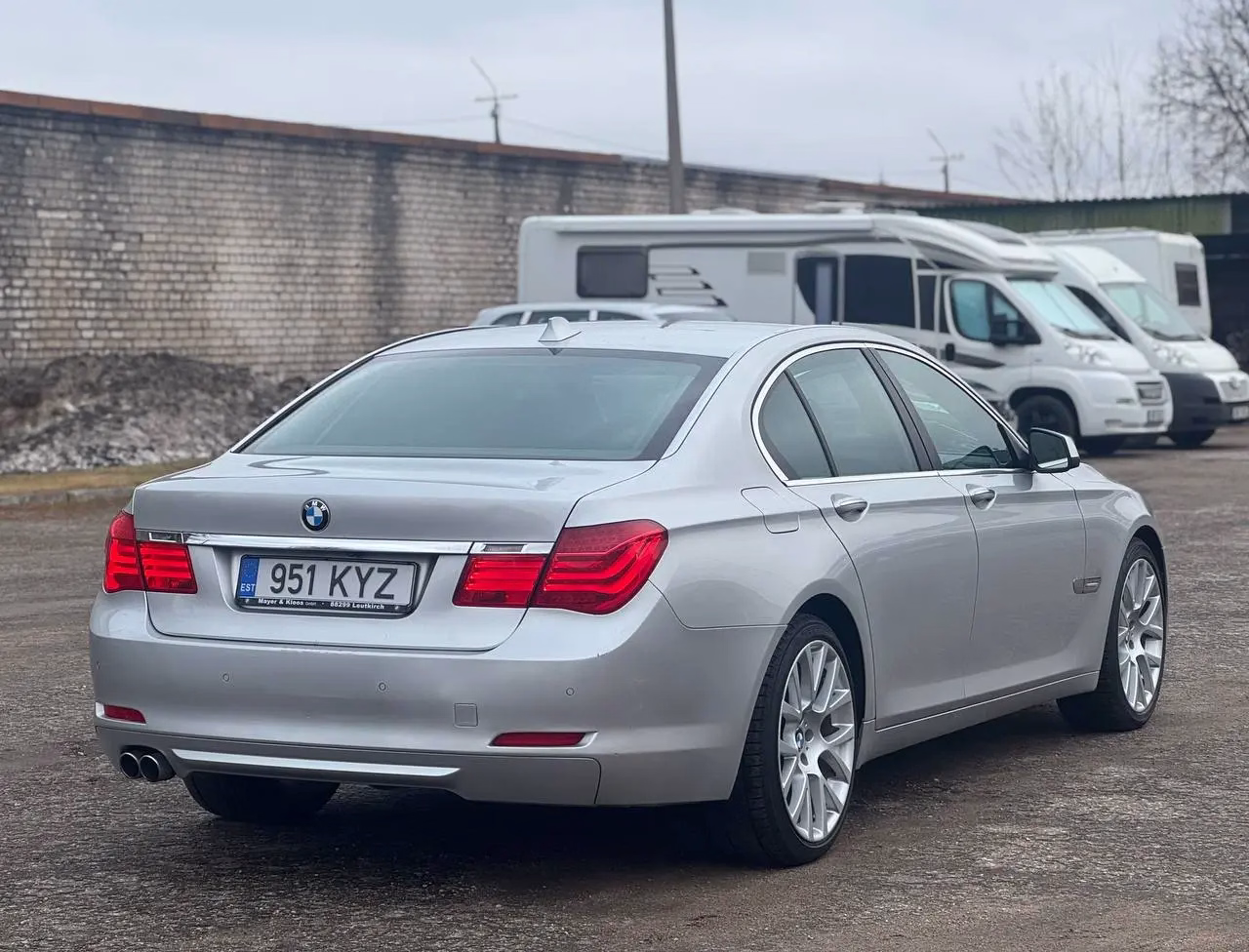 BMW 730