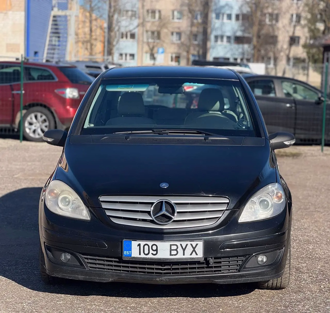 Mercedes-Benz B 180