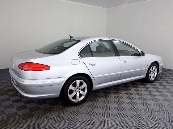 Peugeot 607