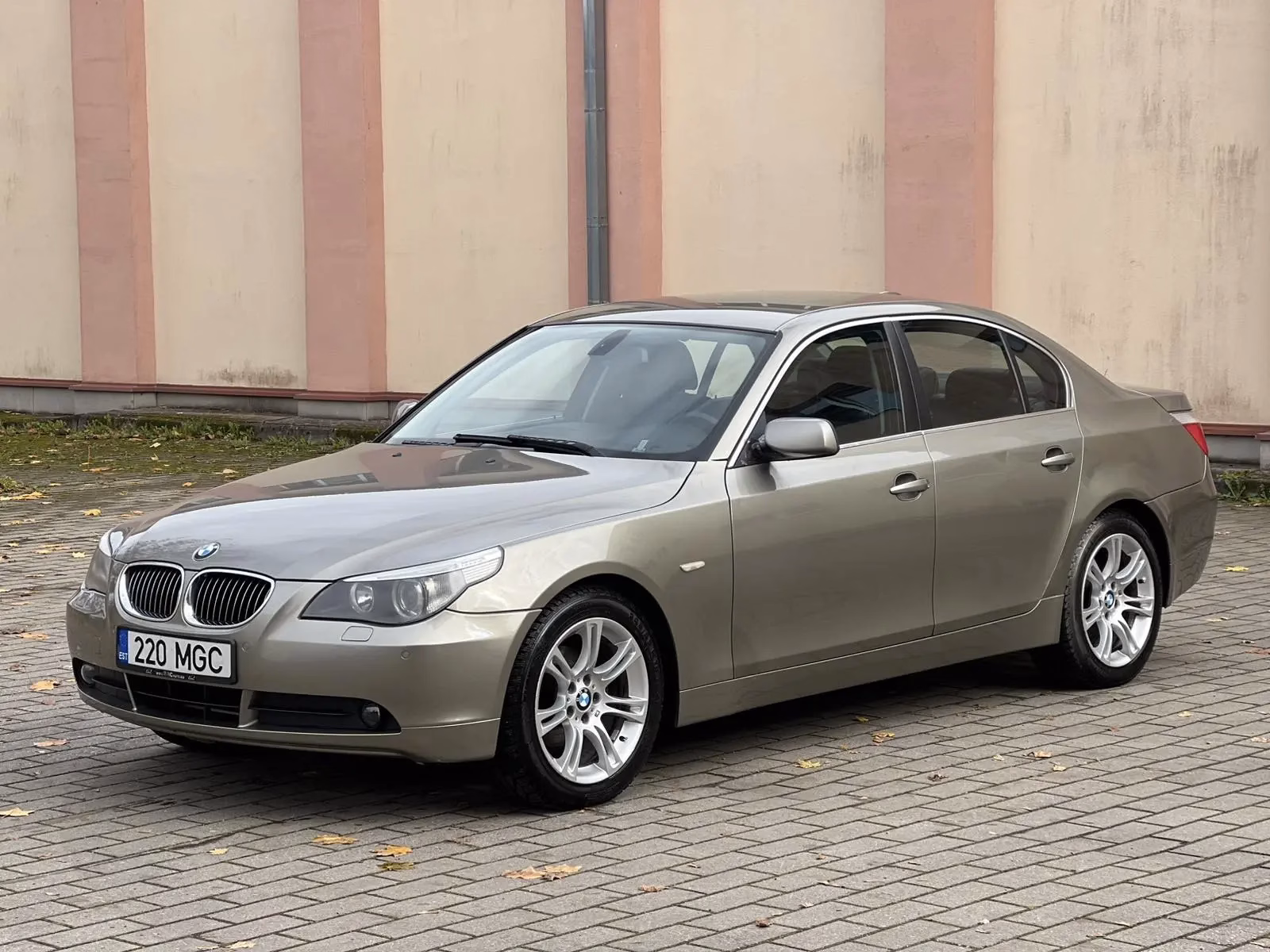 BMW 523