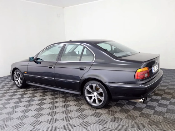 BMW 523