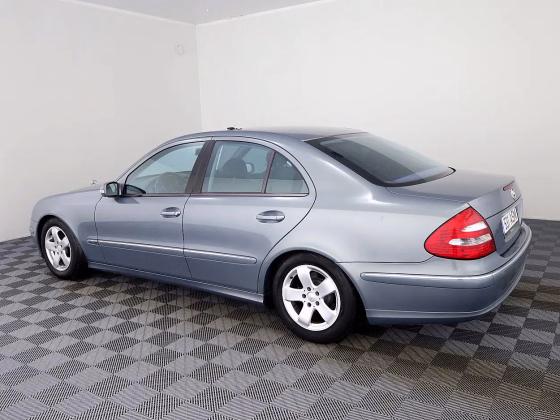 Mercedes-Benz E 200